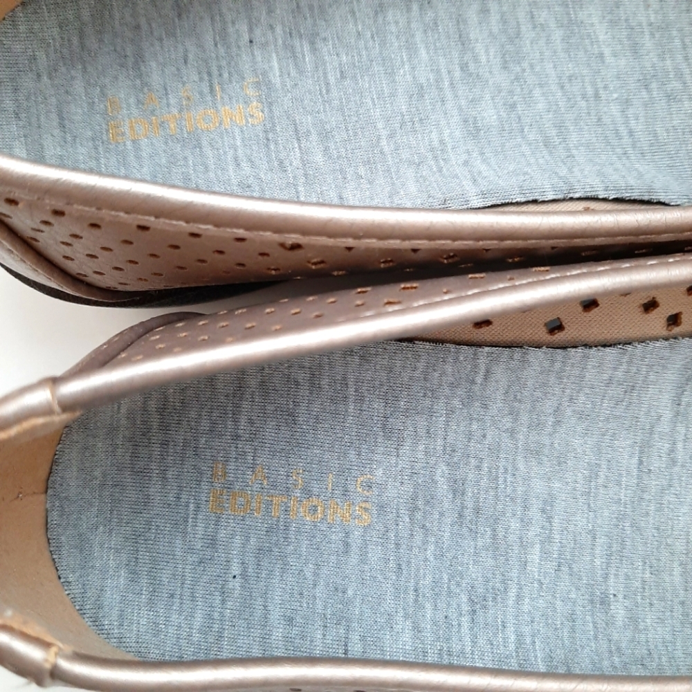 Basic Editions Golden Metallic Shoes - Picture 3 of 7